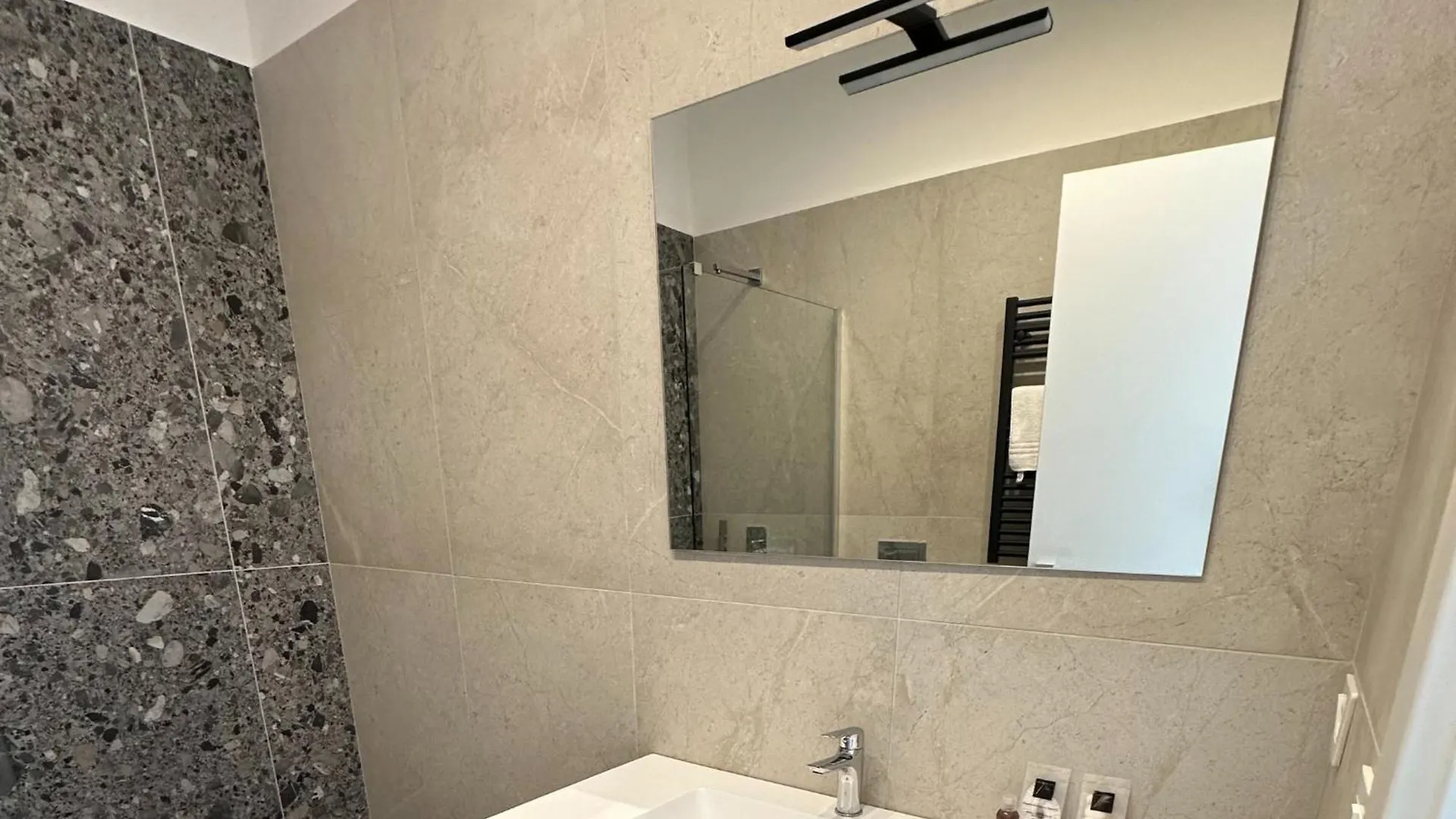 Hotiday Room Collection - Napoli Museo Suite 0*, Naples