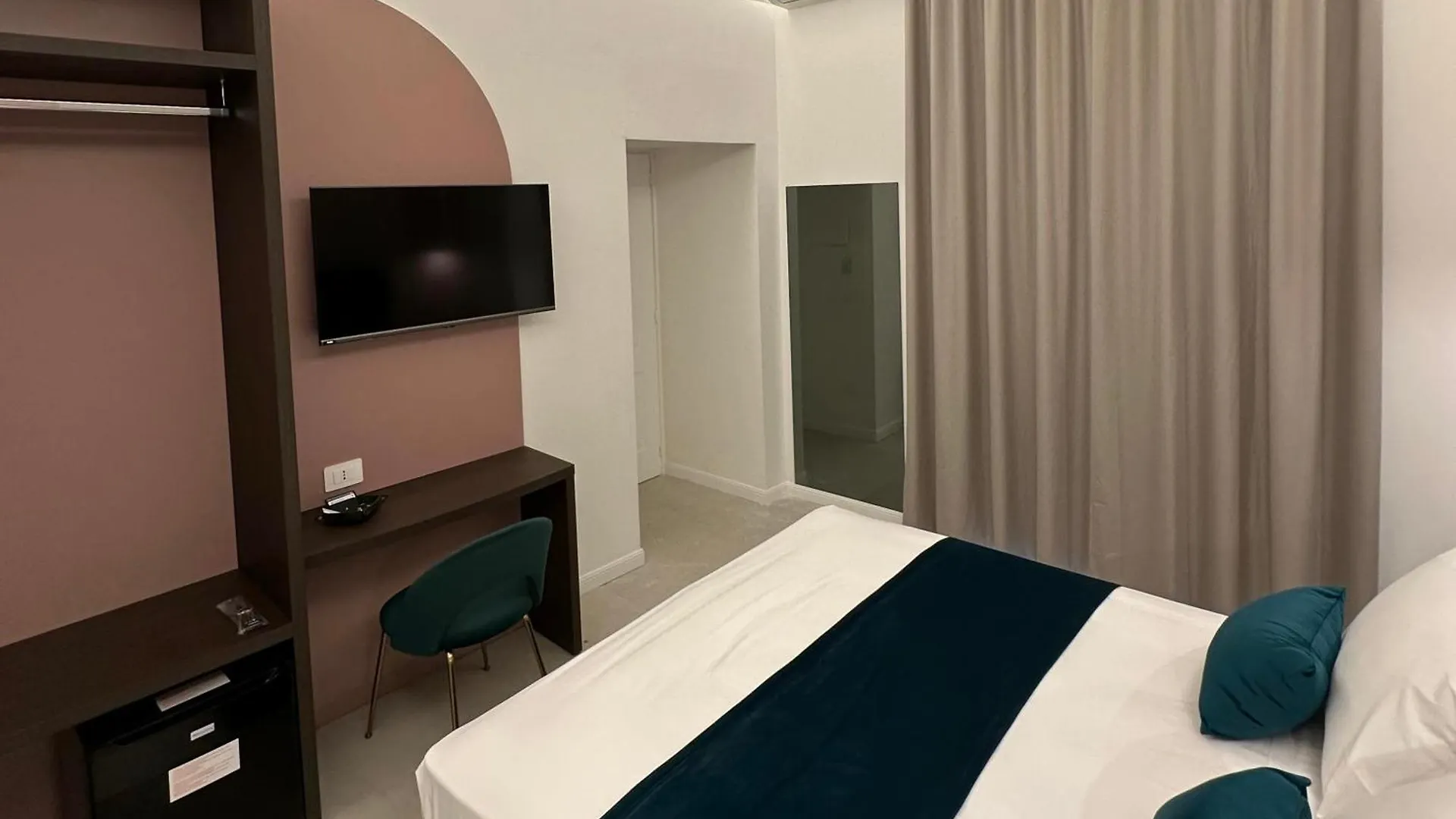 Hotiday Room Collection - Napoli Museo Suite 0*, Naples Italie