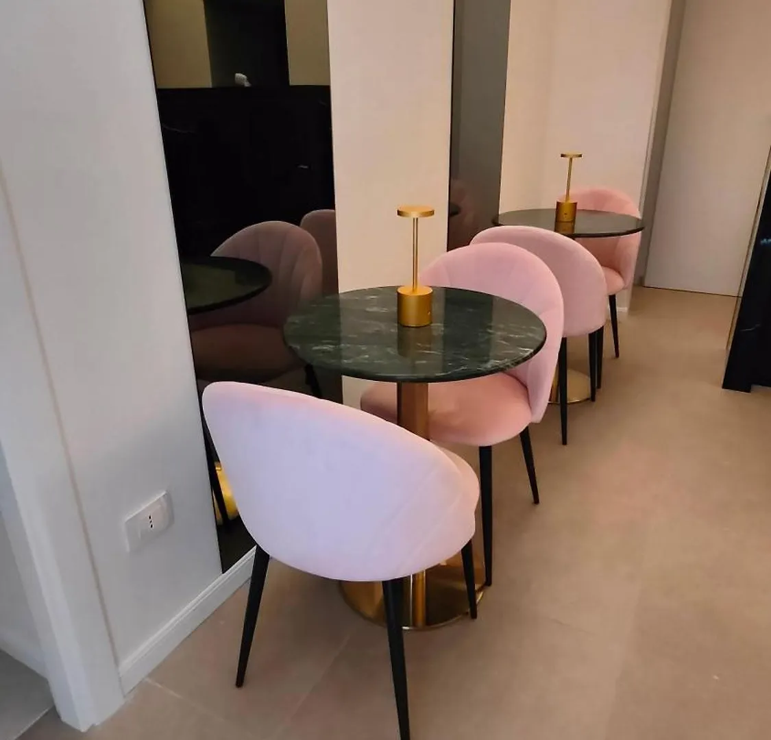 Hotiday Room Collection - Napoli Museo Suite 0*, Naples
