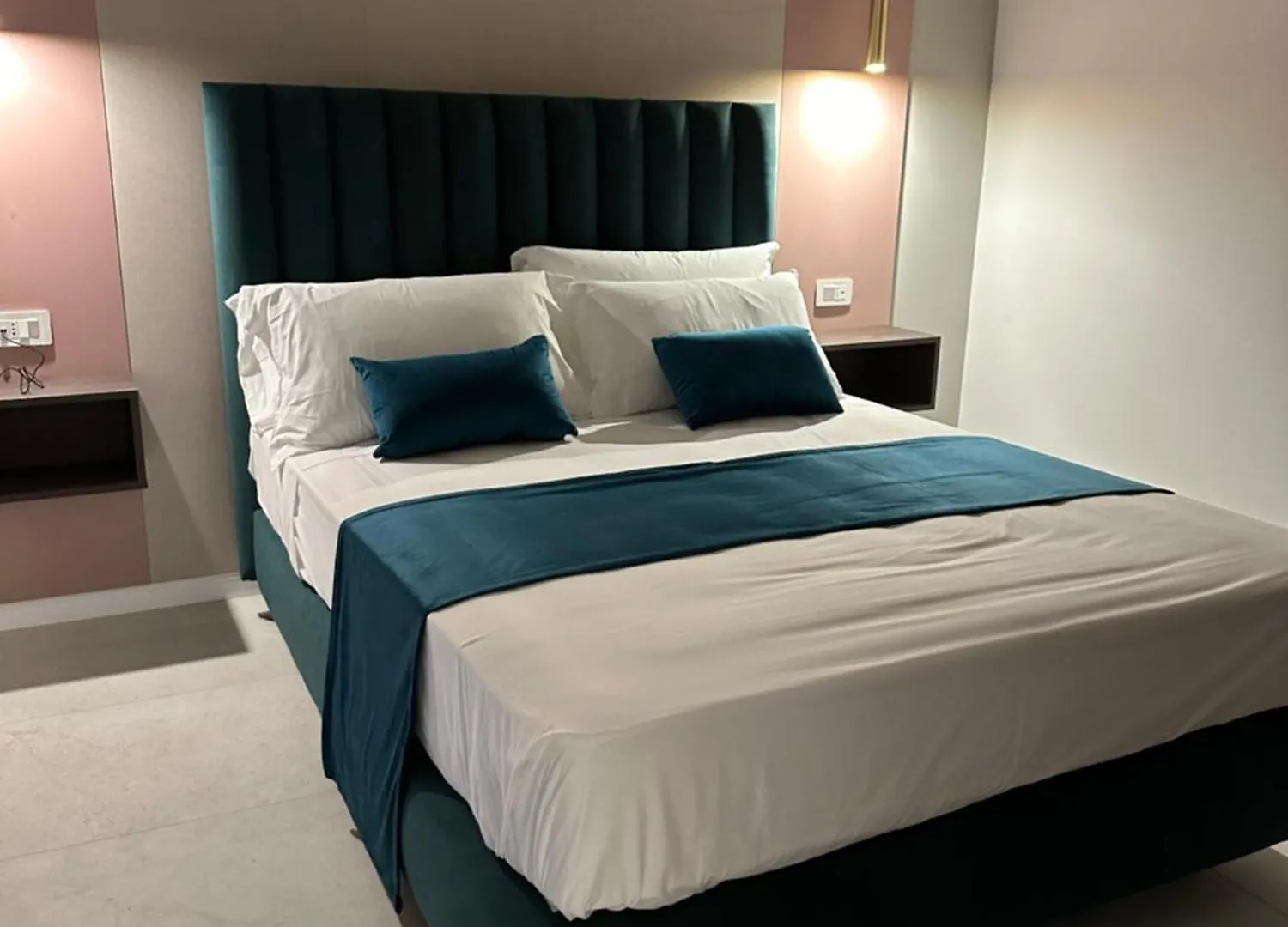 Hotiday Room Collection - Napoli Museo Suite 0*, Naples