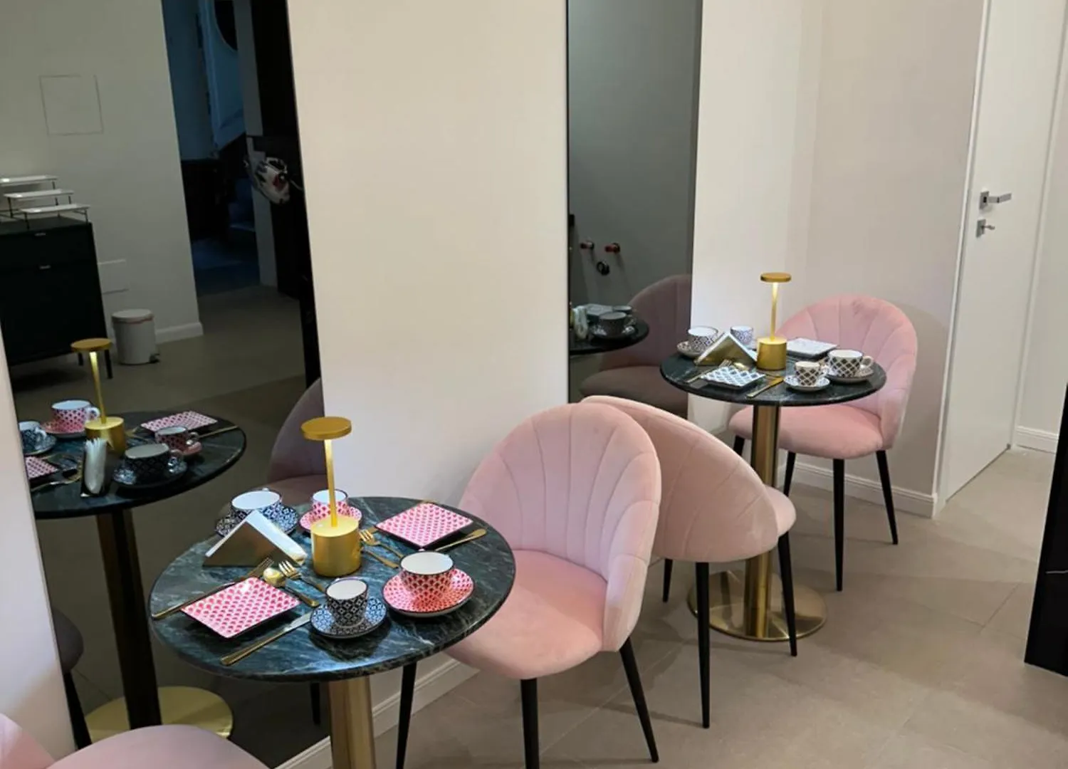 Hotiday Room Collection - Napoli Museo Suite 0*, Naples