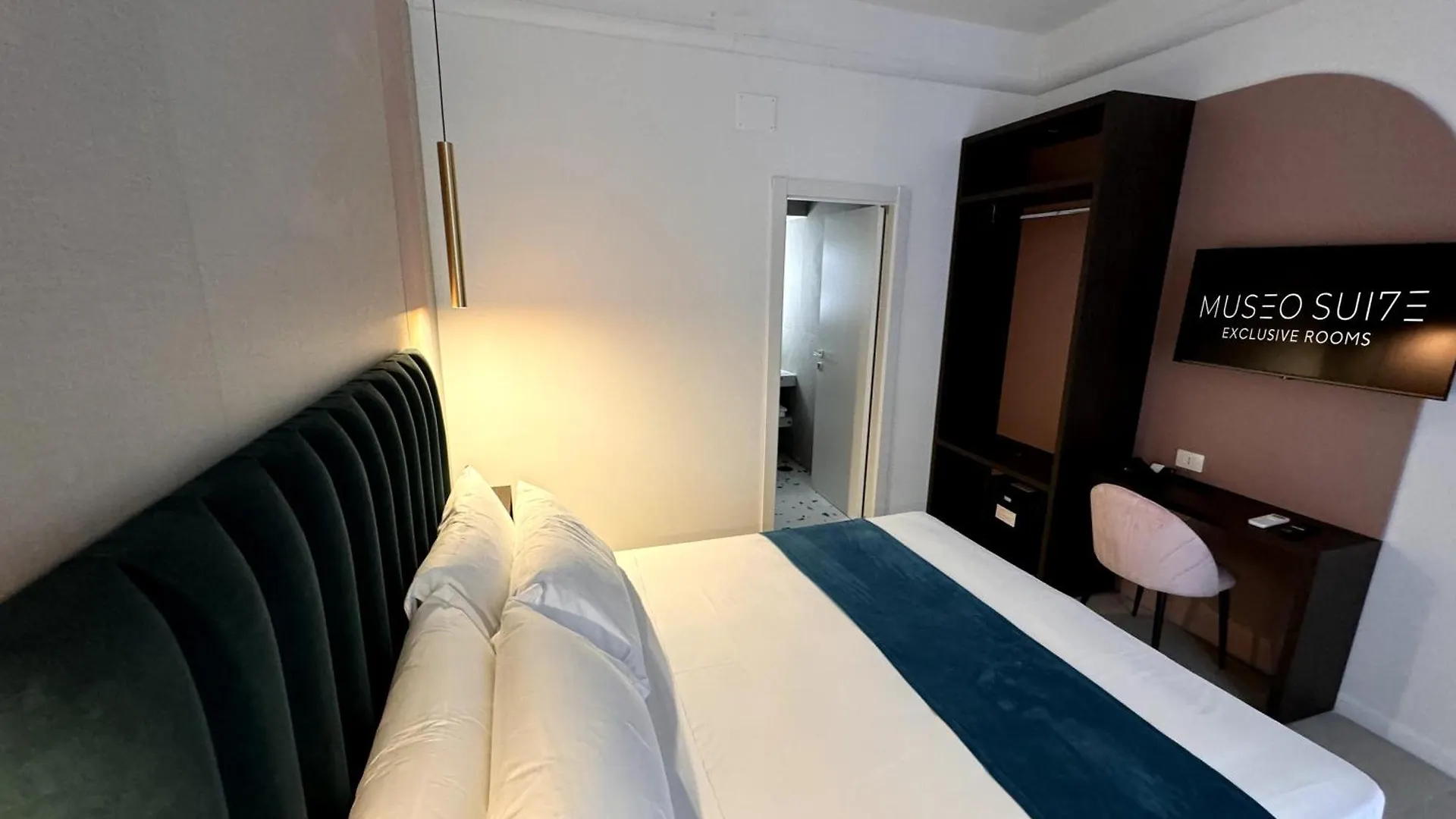 Aparthotel Hotiday Room Collection - Napoli Museo Suite